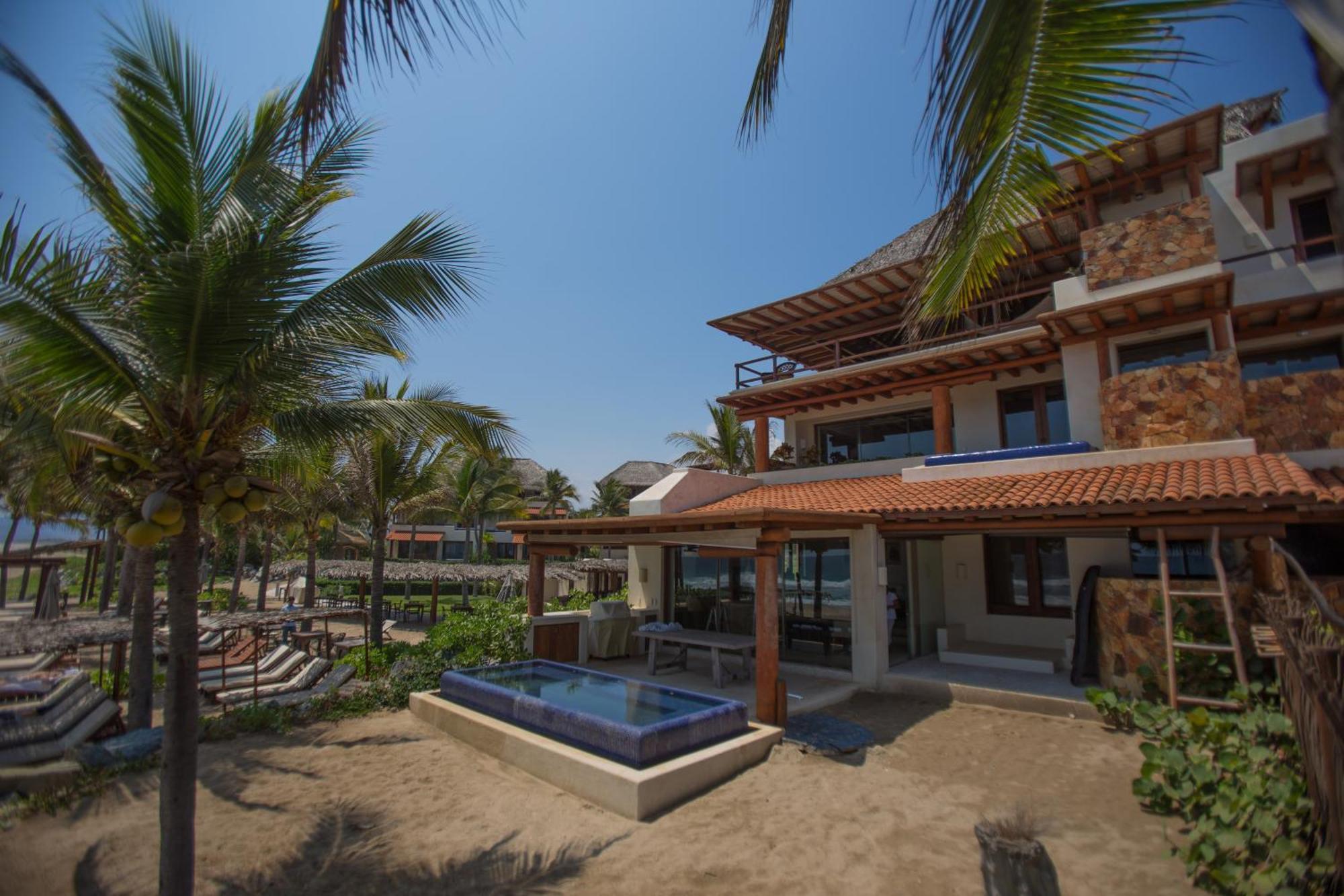 Residences At Las Palmas Сиуатанехо Экстерьер фото