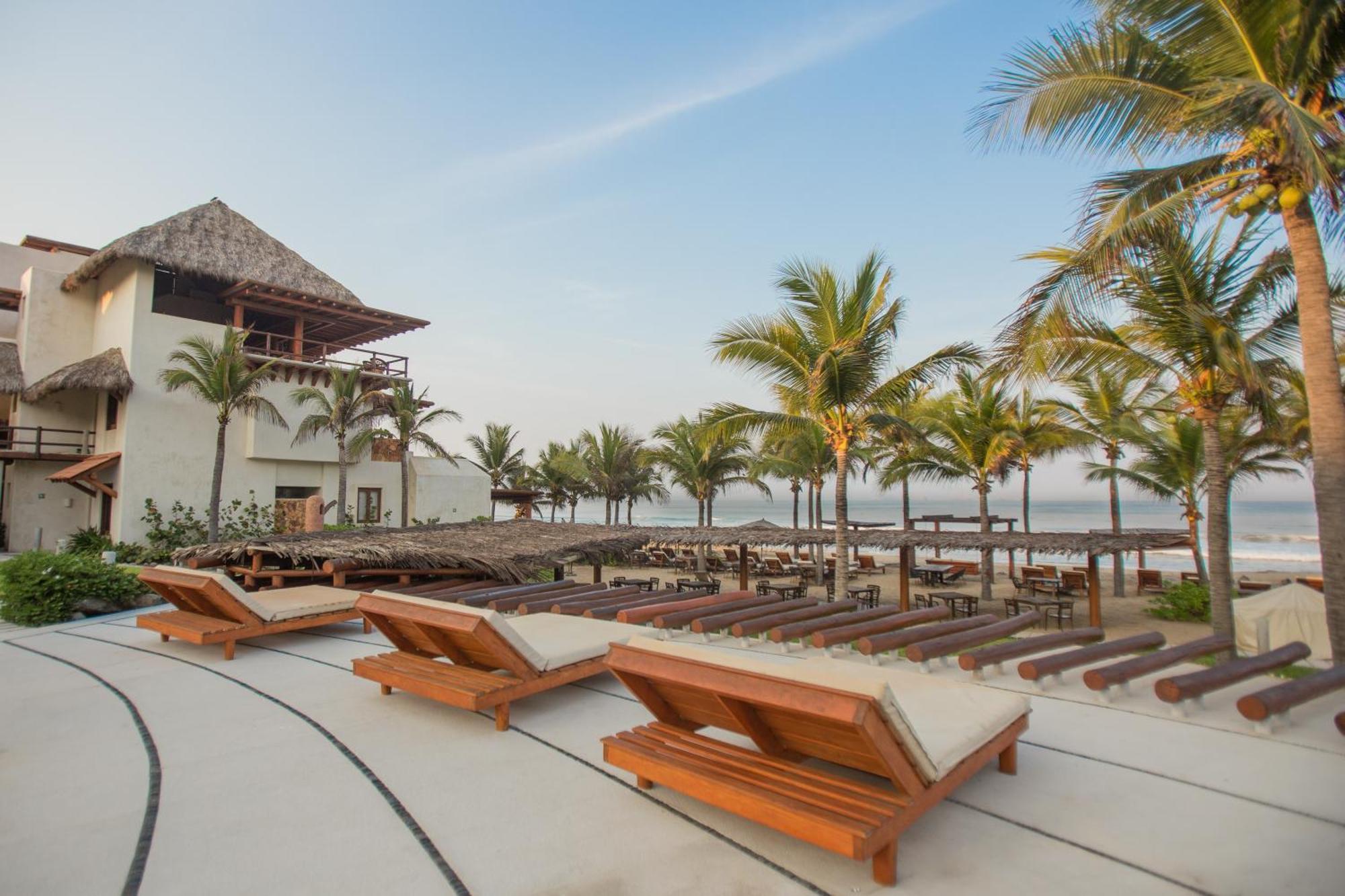 Residences At Las Palmas Сиуатанехо Экстерьер фото